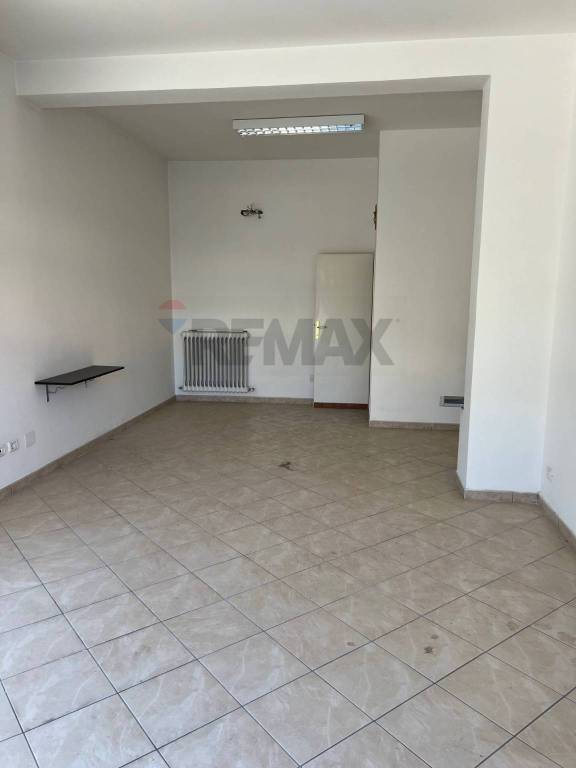 negozio in affitto a Bastia Umbra