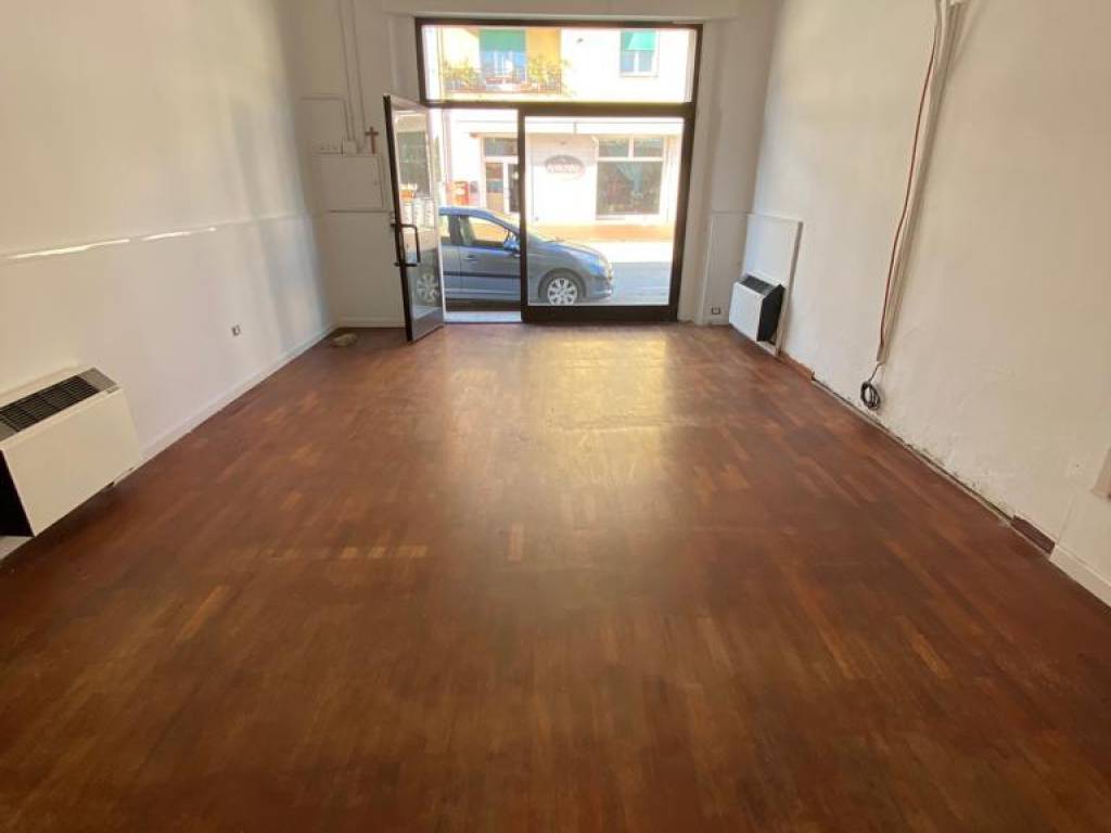 negozio in affitto a Bastia Umbra
