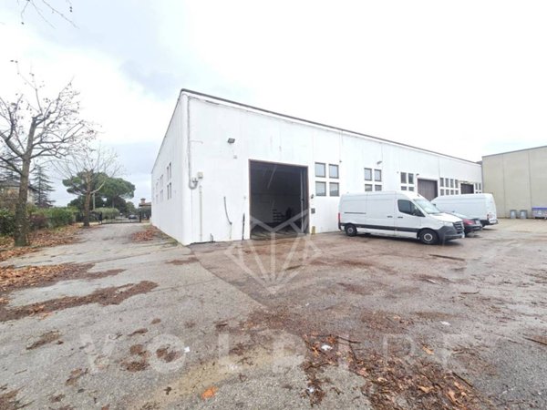 locale commerciale in affitto a Bastia Umbra in zona Ospedalicchio