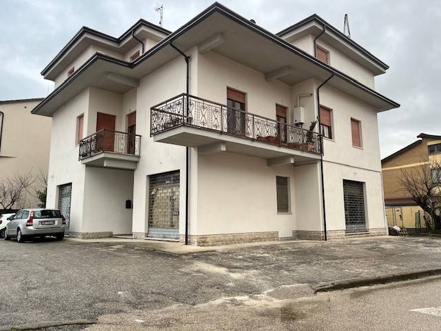 negozio in affitto a Bastia Umbra in zona Bastiola