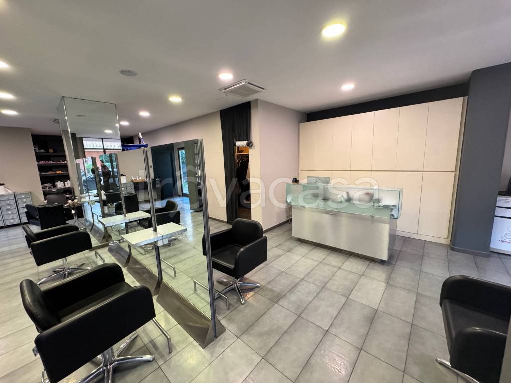 negozio in affitto a Bastia Umbra