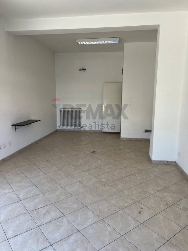 locale commerciale in affitto a Bastia Umbra