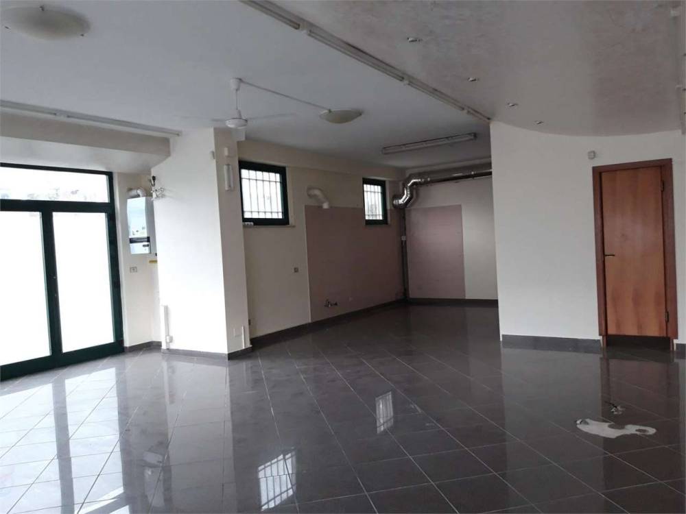 negozio in affitto a Bastia Umbra