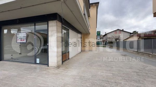 locale commerciale in affitto a Bastia Umbra