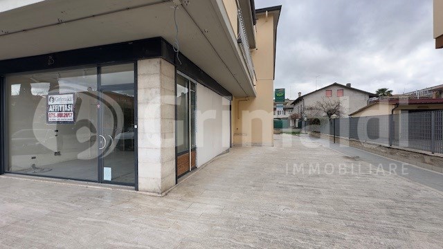 negozio in affitto a Bastia Umbra