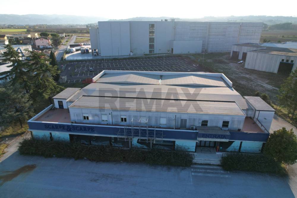 locale commerciale in affitto a Bastia Umbra in zona Ospedalicchio