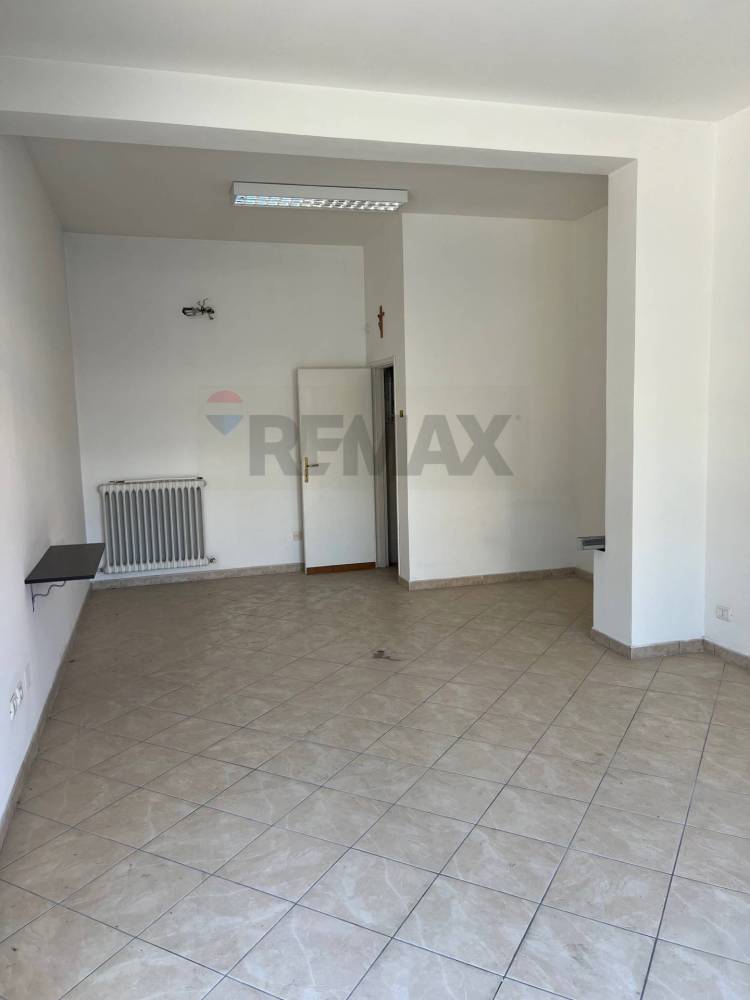 locale commerciale in affitto a Bastia Umbra