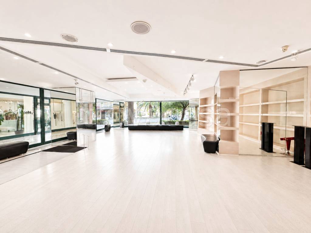 locale commerciale in affitto a Bastia Umbra