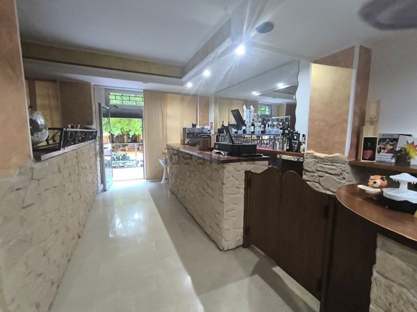 locale commerciale in affitto a Bastia Umbra