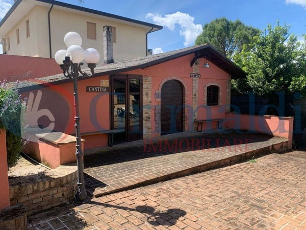 negozio in affitto a Bevagna