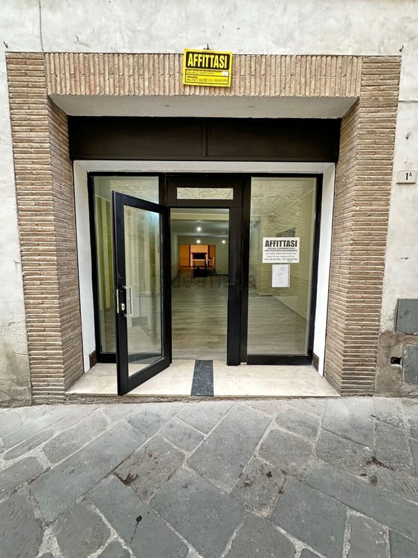 negozio in affitto a Bevagna