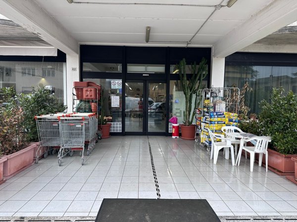 locale commerciale in affitto a Bevagna