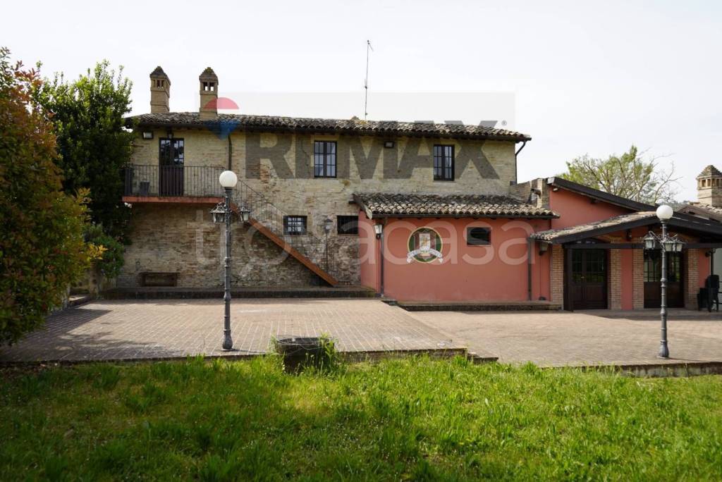 negozio in affitto a Bevagna