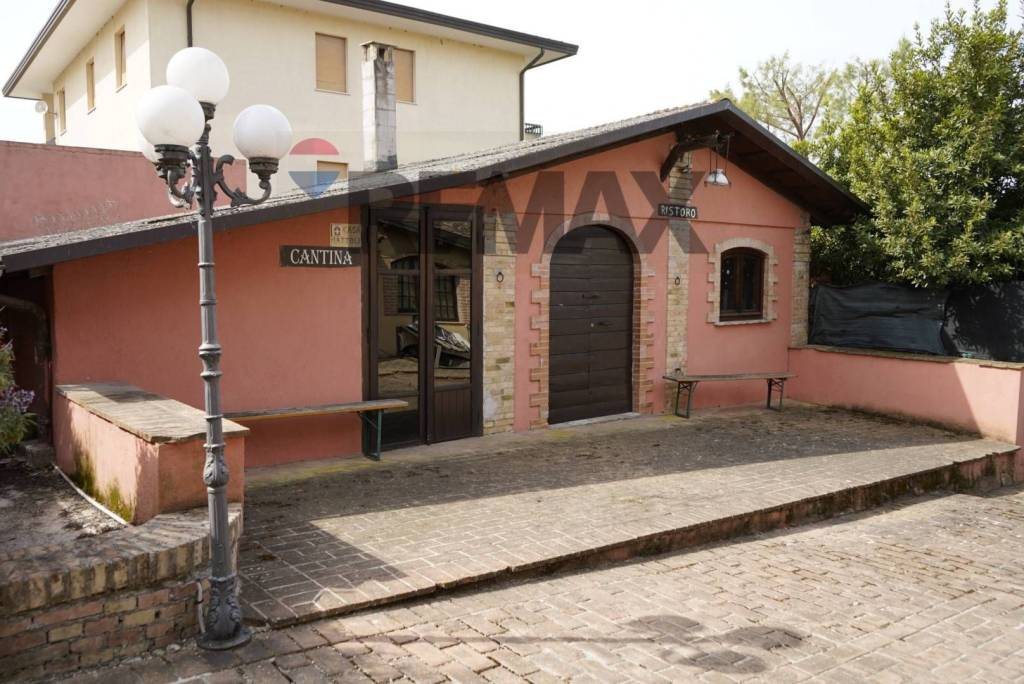 negozio in affitto a Bevagna