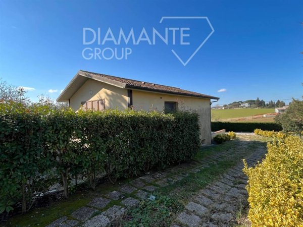 casa indipendente in affitto a Castiglione del Lago in zona Casamaggiore