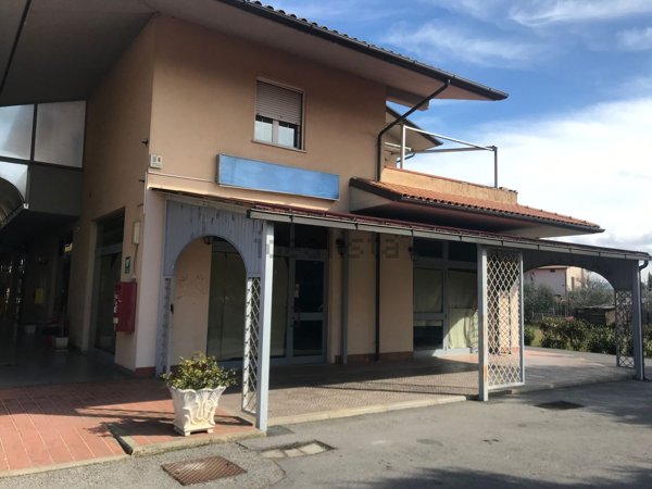 locale commerciale in affitto a Castiglione del Lago