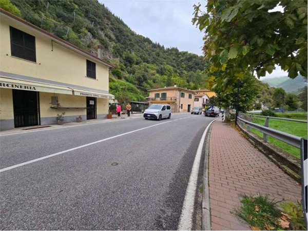 negozio in affitto a Cerreto di Spoleto in zona Borgo Cerreto