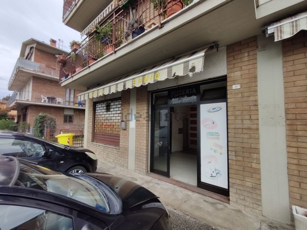 locale commerciale in affitto a Città di Castello