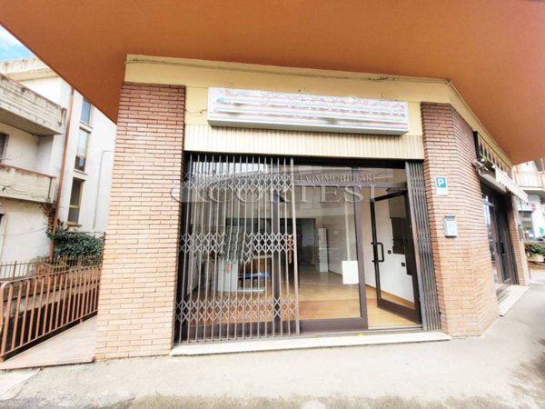 negozio in affitto a Città di Castello in zona Trestina