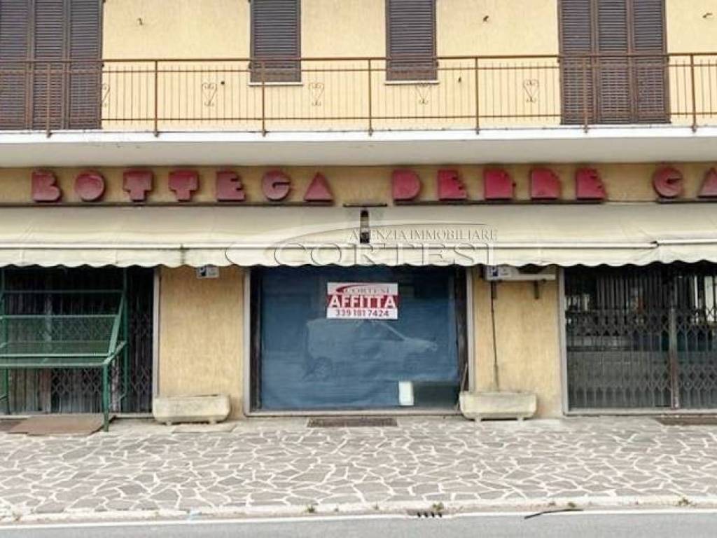 negozio in affitto a Città di Castello in zona Trestina