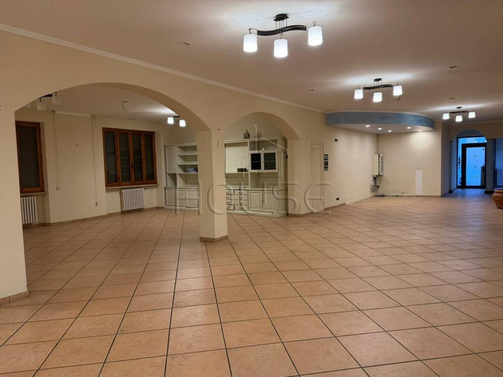 negozio in affitto a Città di Castello