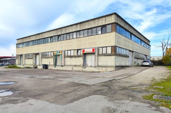 locale commerciale in affitto a Città di Castello in zona Cerbara