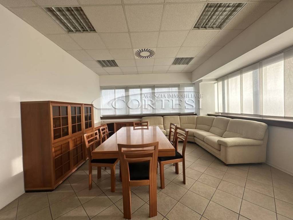 negozio in affitto a Città di Castello