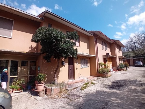 casa indipendente in affitto a Collazzone