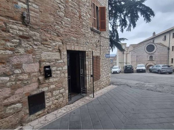 locale commerciale in affitto a Corciano