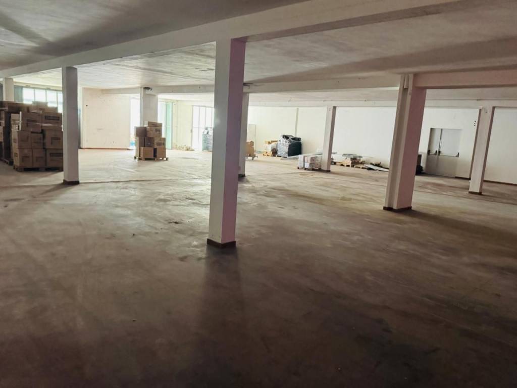 negozio in affitto a Corciano in zona Ellera Chiugiana