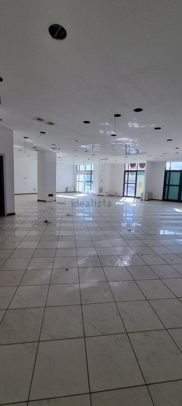 locale commerciale in affitto a Corciano