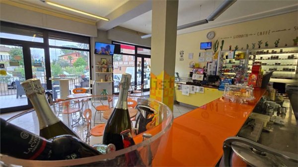 negozio in affitto a Corciano