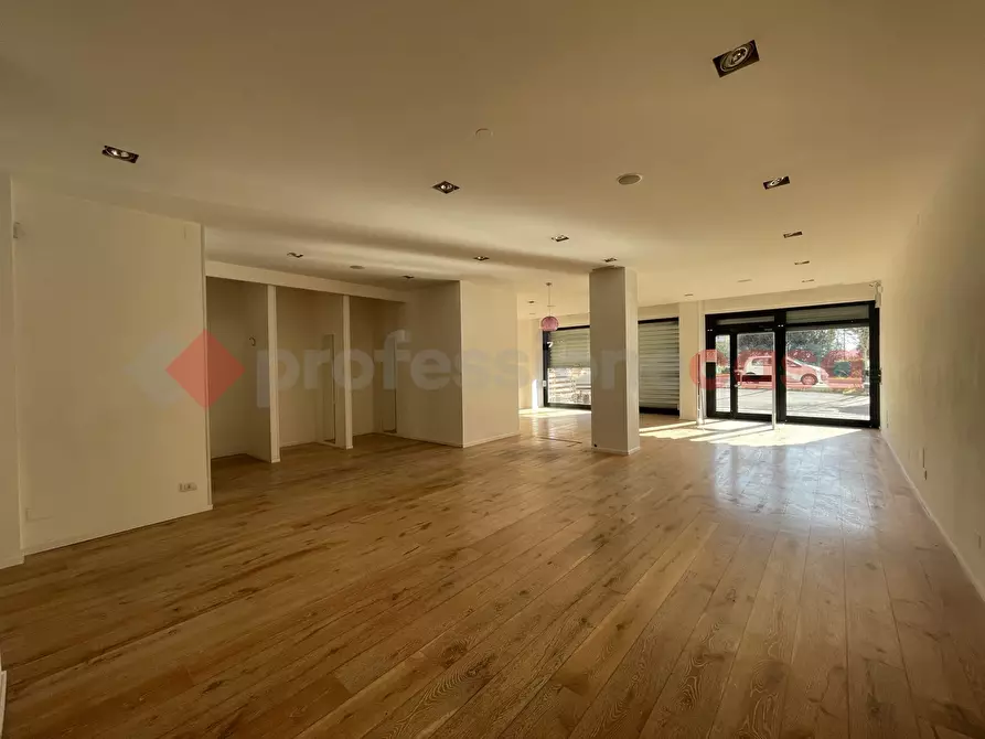 negozio in affitto a Corciano in zona Ellera Chiugiana