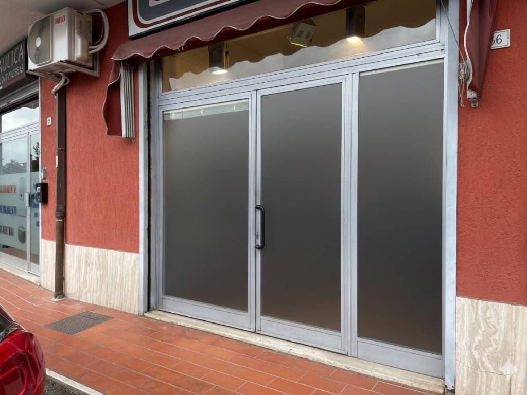 negozio in affitto a Corciano in zona Ellera Chiugiana