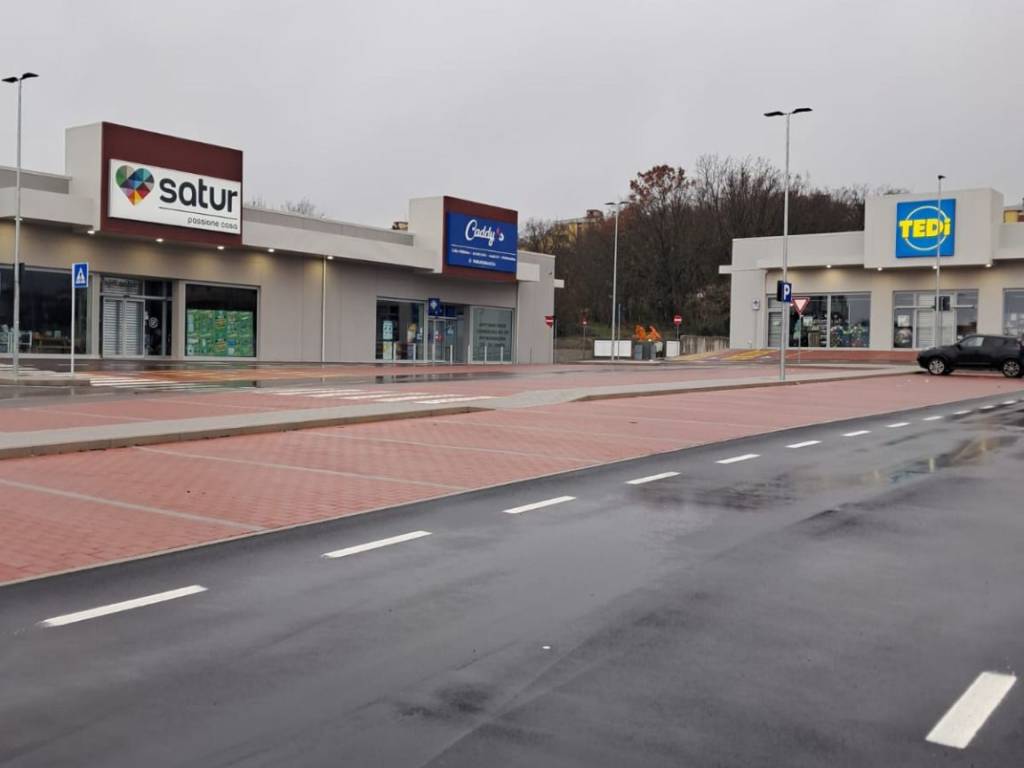 negozio in affitto a Corciano in zona Ellera Chiugiana