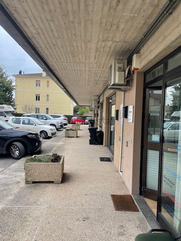 ufficio in affitto a Corciano in zona Strozzacapponi