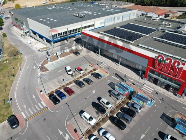 negozio in affitto a Corciano in zona Ellera Chiugiana