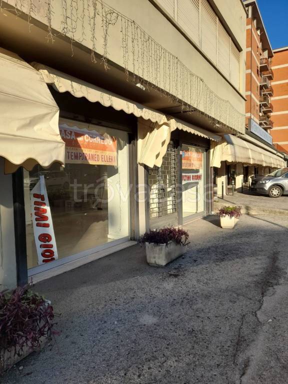 negozio in affitto a Corciano in zona Ellera Chiugiana