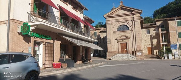 negozio in affitto a Deruta