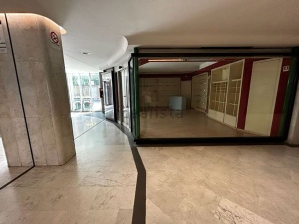locale commerciale in affitto a Foligno