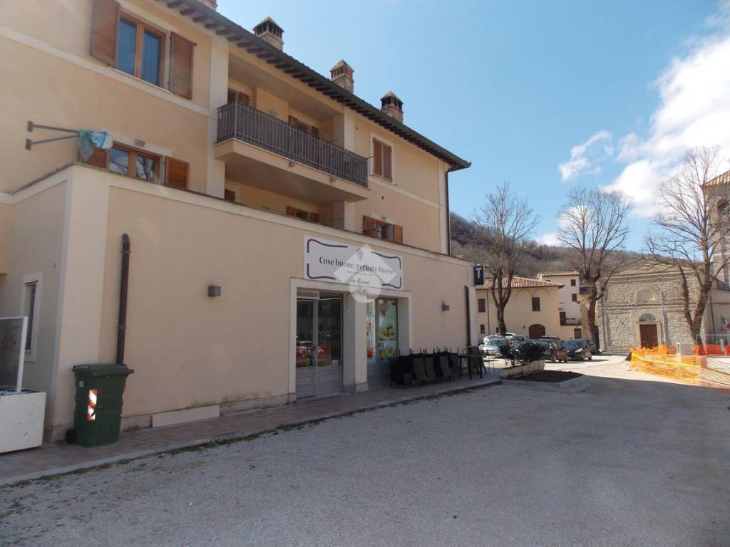 negozio in affitto a Foligno in zona Colfiorito