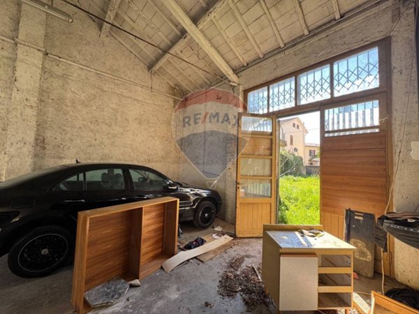 negozio in affitto a Foligno in zona Rio