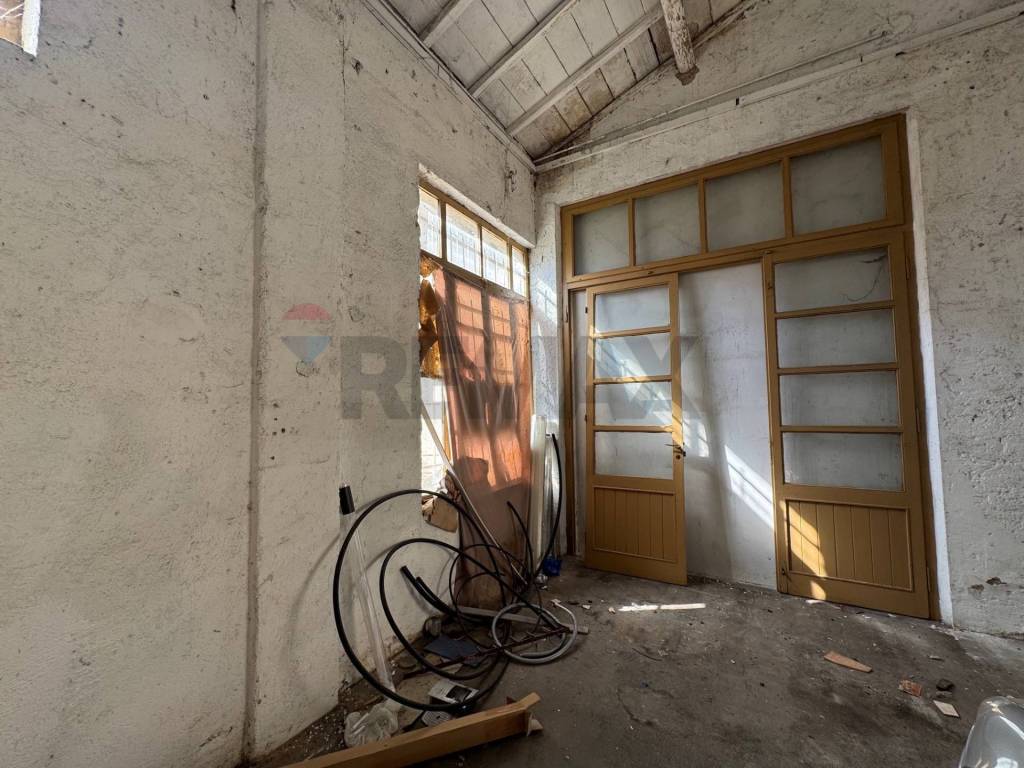 negozio in affitto a Foligno in zona Rio