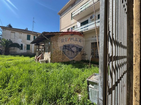 locale di sgombero in affitto a Foligno