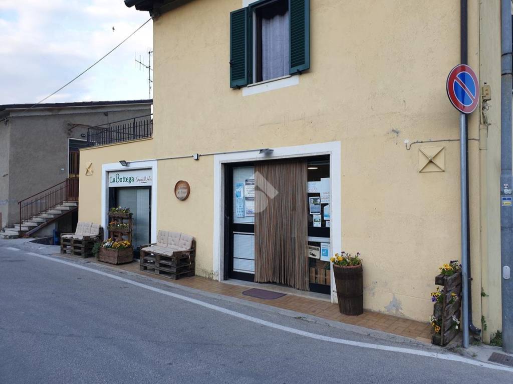 negozio in affitto a Foligno in zona San Giovanni Profiamma