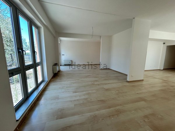 locale commerciale in affitto a Foligno in zona Paciana