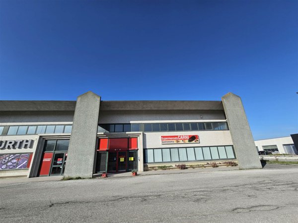 negozio in affitto a Foligno