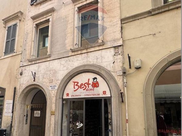 negozio in affitto a Foligno