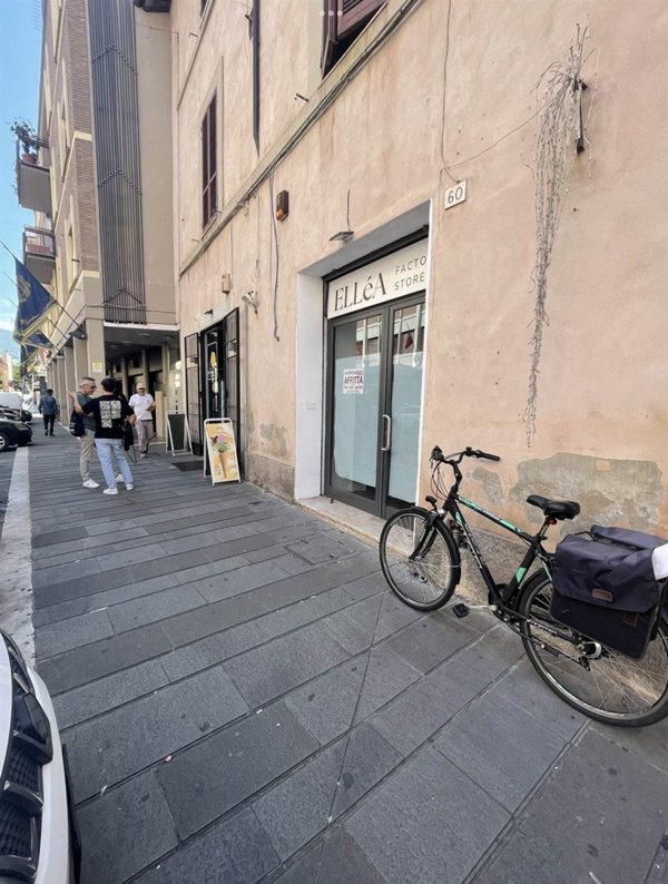 negozio in affitto a Foligno