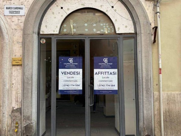 negozio in affitto a Foligno